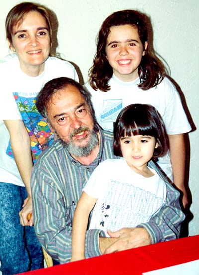 Orestes com filhas e neta (1992).
