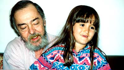 Orestes com neta Sasha (1995).
